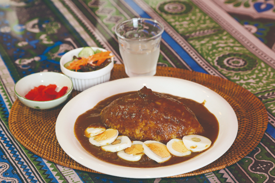 土佐あかうし牛すじ肉カレー+たまごトッピング