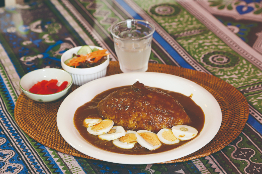 土佐あかうし牛すじ肉カレー+たまごトッピング